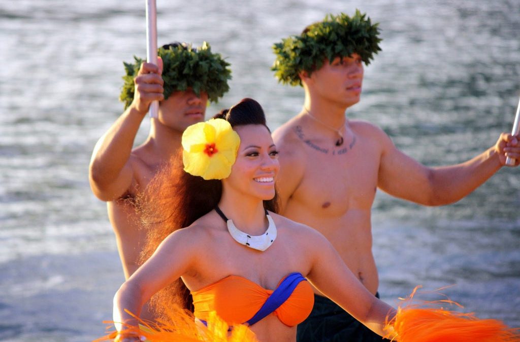 Hawaiian Luau Hula Dancers