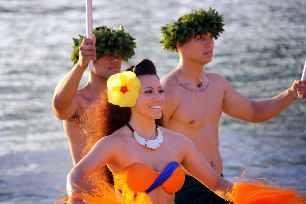 Hawaiian Luau Hula Dancers