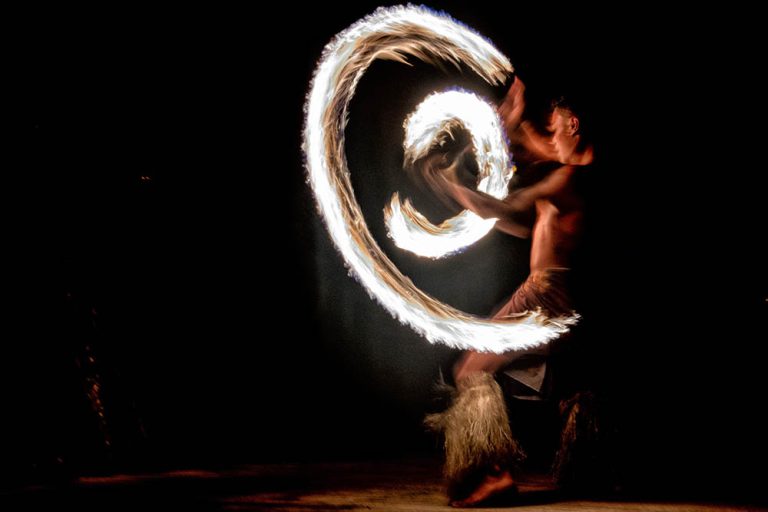 What to Wear to a Hawaiian Luau: A Simple Guide